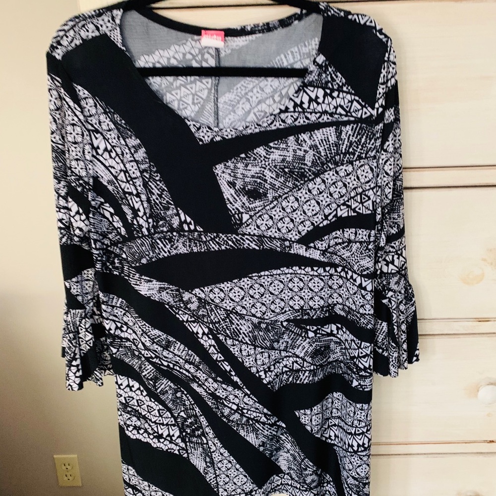 Black & White Blouse size 1x